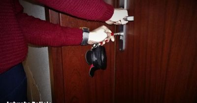 Uwaga mieszkańcy Złodzieje sprawdzają klamki i obserwują posesje